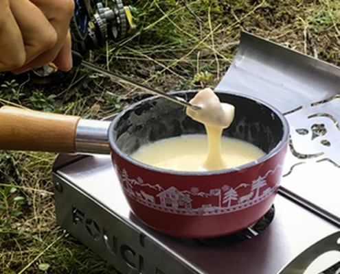 Fouclette réchaud tout en un fait une fondue aux fromages en randonnée