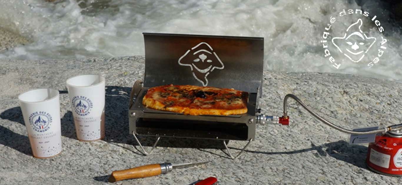 Une pizza réchauffée au four du Fouclette, le réchaud nomade, en montagne en randonnée